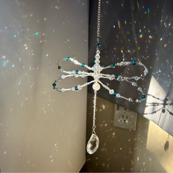 Handmade Dragonfly Suncatcher. - Picture 4 of 10